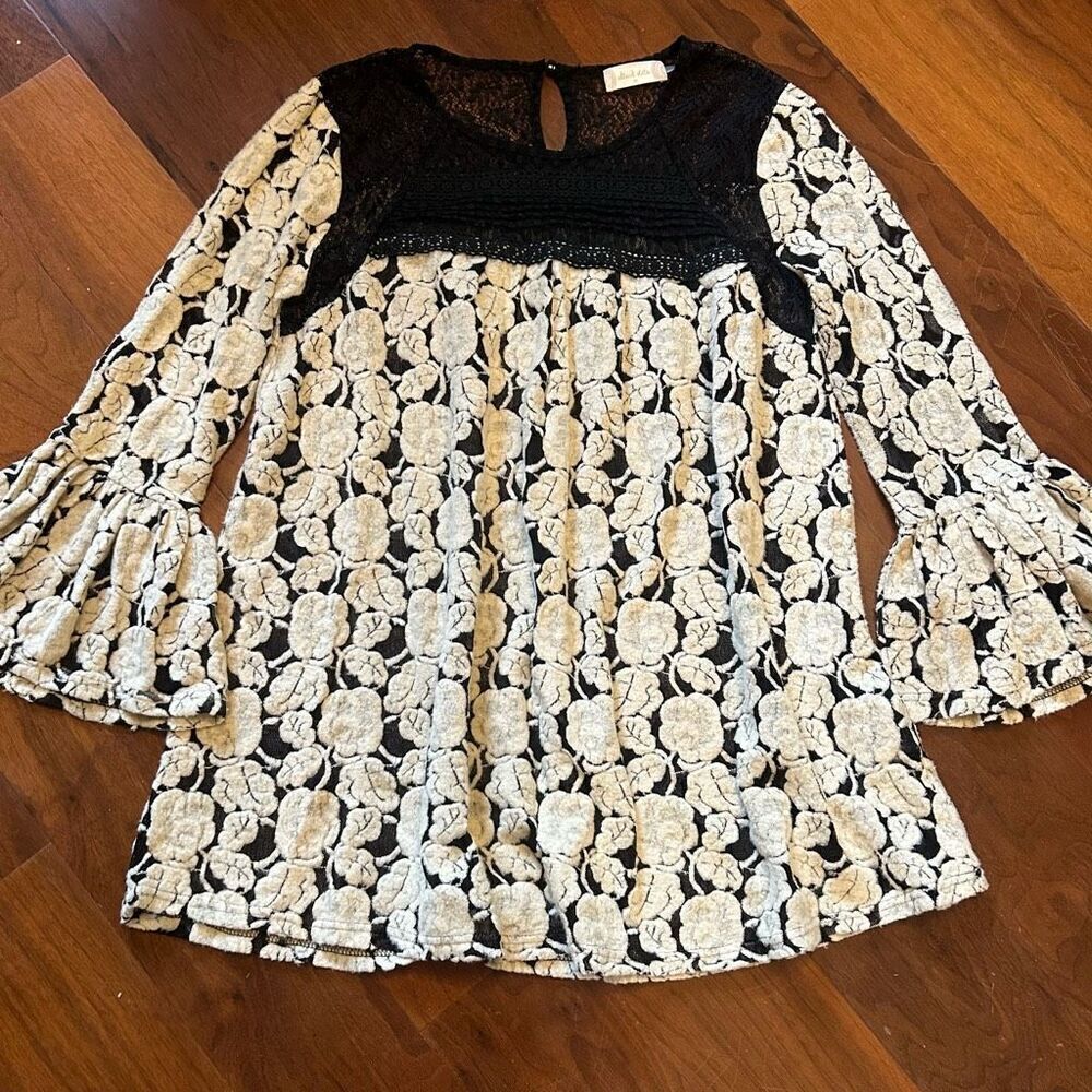 Altar'd State women's babydoll tunic feminine goth lace bell sleeve top size med